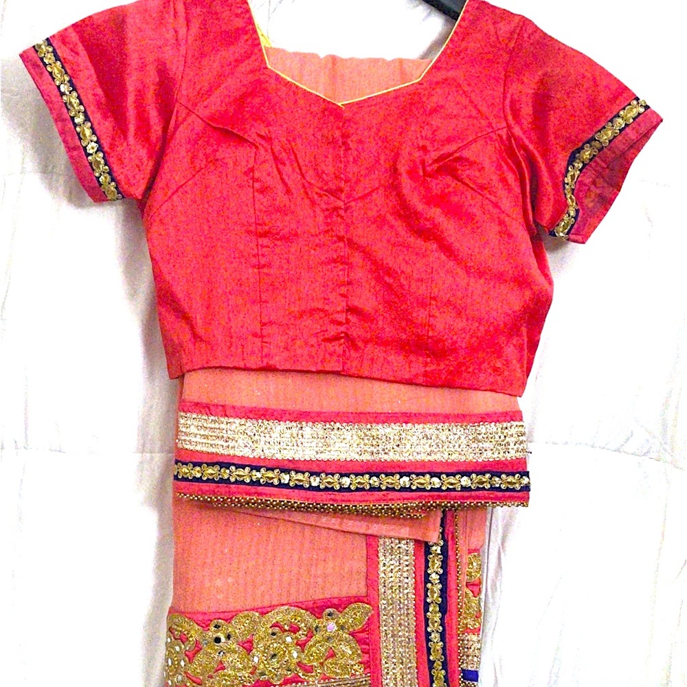 Saree with stitch blouse